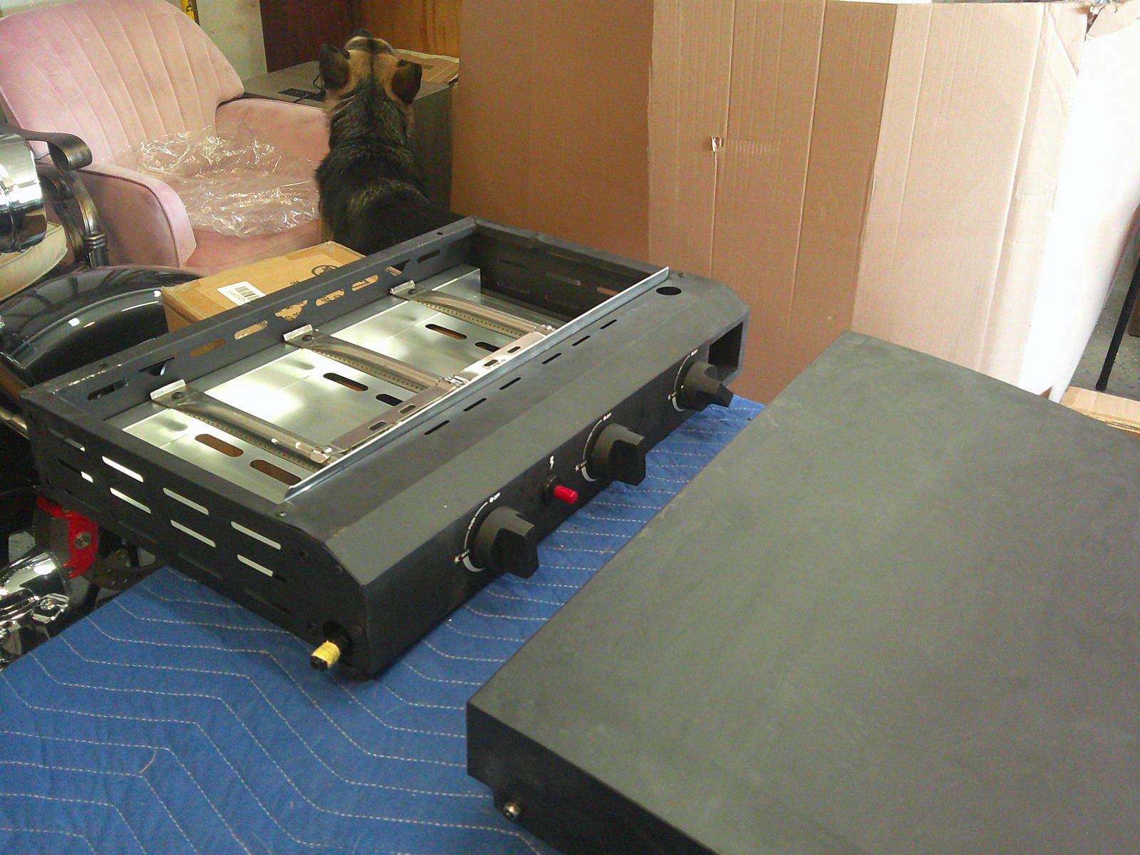 Portable Outdoor LP Gas Griddle Grill with Lid and 3 Control Knobs